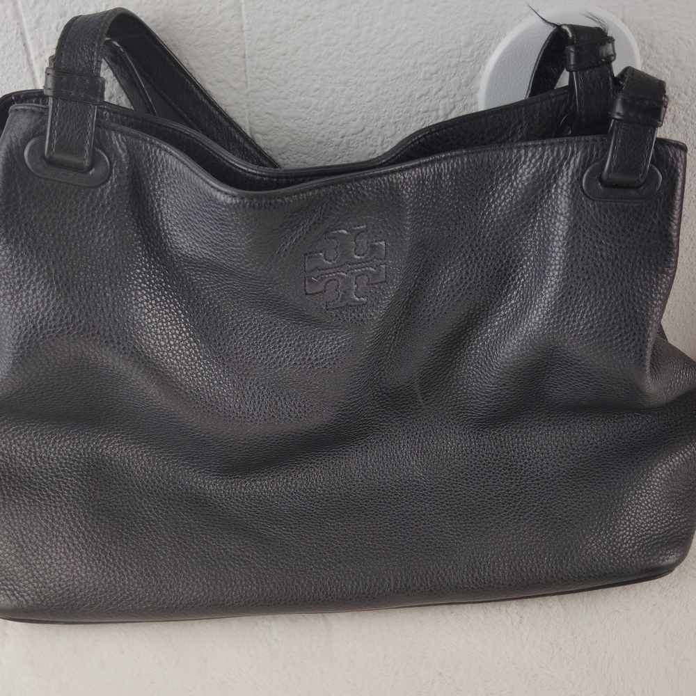 Tory Burch The black Pebble Leather Shoulder Bag With Large Tassel